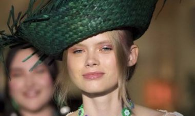 قبعة القش.. آخر صيحات الموضة في صيف 2022