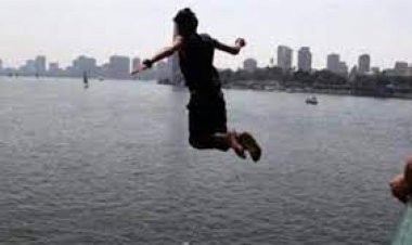 شاب يتخلص من حياته بالقفز من أعلى كوبرى 15 مايو ويترك ورقة بها أرقام هواتف