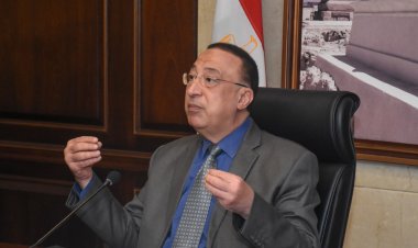 محافظ الإسكندرية يكلف رؤساء الأحياء باختيار موظفين اكفاء.. ويؤكد: لن نسمح بأي تقصير