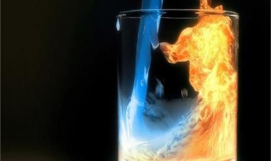 شاب يصيب 5 سيدات بينهم أمه وشقيقته بماء النار في البدرشين