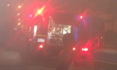 صور| حريق هائل بمصنع بلاستيك بالمنطقة الصناعية بأكتوبر والدفع بـ8 سيارات إطفاء