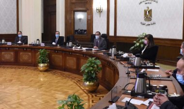 رئيس الوزراء: أجهزة الدولة تتعامل مع كافة تداعيات الأزمة الاقتصادية العالمية على مصر