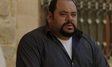 محمد ممدوح ينعي شيرين أبو عاقلة: «لا رثاء لصوت كان هو القضية»