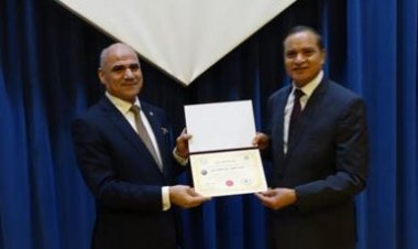 تكريم رئيس جامعة الأقصر في المؤتمر الدولي السابع لمعامل التأثير العربي