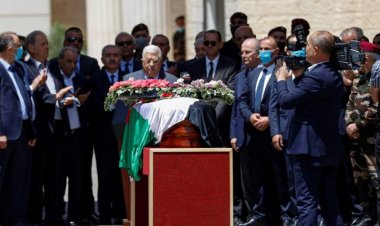 بـ«غلق المحال.. وإطلاق الأعيرة النارية».. فلسطين تودع الشهيدة شيرين أبو عاقلة بحضور الرئيس