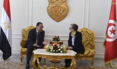 رئيس الوزراء يعقد جلسة مباحثات مع نظيرته التونسية في قرطاج