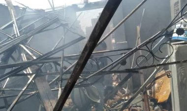 إخماد حريق شب فى مخزن أخشاب بمنشأة ناصر