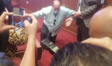 وصلة بكاء لرجل بعد فوزه بقرعة حج 2022| صور