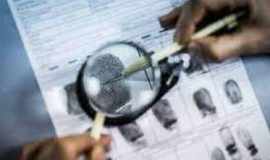 القبض على شخص لقيامه  بتزوير مستندات ومحررات رسمية بالقاهرة