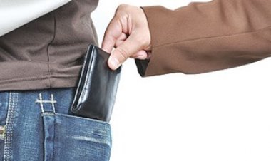 ضبط شخصين لقيامهما بسرقة مبلغ مالي من شخص بالإكراه في القاهرة