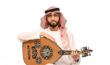 الفنان الإماراتي طارق المنهالي يبايع سمو الشيخ محمد بن زايد رئيسا لدولة الإمارات