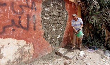 الأقصر تغلق 4 معابر غير قانونية بشريط السكة الحديد