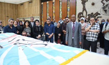 تشييع جنازة الكاتب الصحفي صلاح منتصر من أمام مؤسسة الأهرام| صور