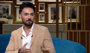 بالفيديو.. حسني شتا يكشف  بداياته الفنية: عشت في شقة مع 23 شابًا