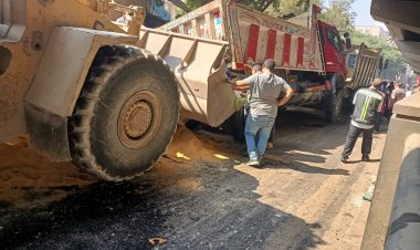 انقلاب سيارة نقل برمسيس توقف حركة المرور بشارع الجلاء