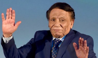 من بينهم كريم عبد العزيز وفيفي عبده.. نجوم الفن يحتلفون بعيد ميلاد الزعيم عادل إمام