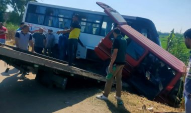 مصرع شخص وإصابة 7 فى حادث تصادم أتوبيس على طريق منية السعيد بكفر الدوار