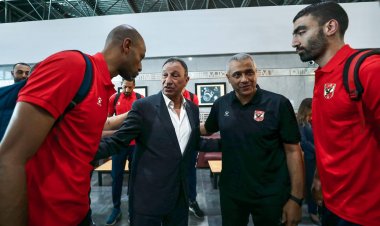 الخطيب يستقبل بعثة «رجال طائرة الأهلي» في مطار القاهرة بعد التتويج بالبطولة