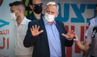 إسرائيل تزود أوكرانيا بـ 2000 خوذة و500 سترة واقية ضد الرصاص