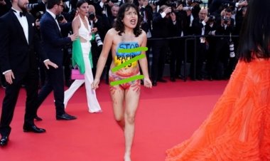 فتاة عارية تقتحم السجادة الحمراء بمهرجان «كان» السينمائي