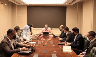 وزير السياحة والآثار يناقش الحملات التسويقية المشتركة