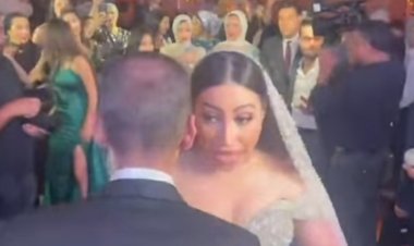 «عليا الطلاق أبوظ الجوازة».. مقطع فيديو للمطربة بوسي يثير الجدل بحفل زفافها