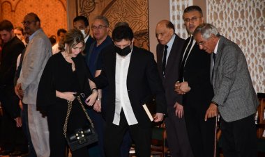 بالصور.. نجوم الفن والإعلام في عزاء سمير صبري