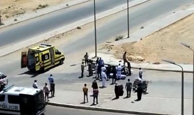 بالصور.. مصرع «دليفري» فى حادث تصادم بين دراجة نارية وسيارة نقل بمدينة بدر