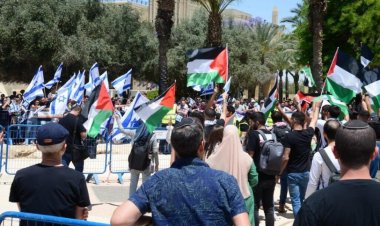 فلسطينيون يدعون لمسيرات بالأعلام والتوجه لحواجز الاحتلال رداً على اقتحام الأقصى 