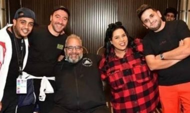 أبطال مسرحية «عائلة تس» يستعدون لعرضها في موسم جدة