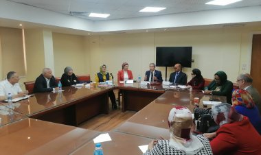 خبراء: السوشيال ميديا أصبحت تشكل الوعي بدلاً من الأسرة