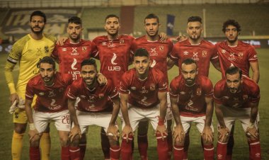 محمد شريف يقود هجوم الأهلي أمام إنبي