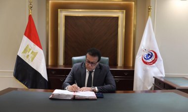 الدكتور خالد عبدالغفار يباشر مهام عمله من المقر الجديد لوزارة الصحة بالعاصمة الإدارية