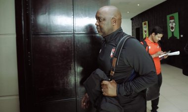 نهائي أبطال إفريقيا | موسيماني يحاضر لاعبي الأهلي بالفيديو قبل التحرك للمران