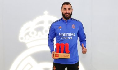 كريم بنزيما يتوج بجائزة لاعب الموسم فى ريال مدريد