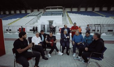 الخطيب يجتمع بالسفير المصري لمناقشة ترتيبات دخول جماهير الأهلي مباراة الوداد