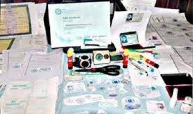 ضبط شخص بحوزته خاتم شعار الجمهورية.. زور محررات مرورية  بالقاهرة