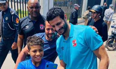 موسيماني والشناوي يلبيان رغبة طفل مغربي قبل نهائي «أبطال إفريقيا»