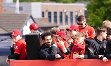 بمشاركة صلاح.. حافلة ليفربول تجوب المدينة رغم خسارة البريميرليج ودوري الأبطال | صور