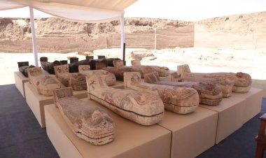 تفاصيل| اكتشاف 250 تابوت و15 تمثال برونزي في جبانة البوباسطيون بسقارة