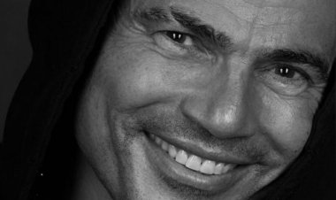 عمرو دياب يحذر من استخدام اسمه كعلامة تجارية