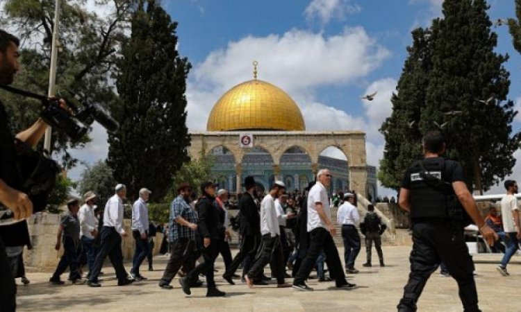 الاحتلال الإسرائيلي يشن حملات مداهمات فجرا.. واعتقال فلسطينيين بينهم سيدة