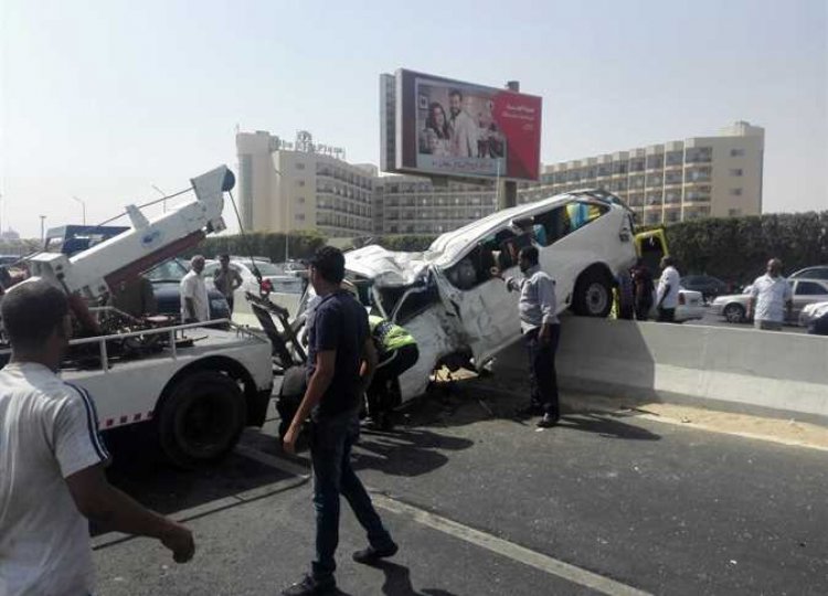 إصابة 7 أشخاص في حادث تصادم سيارتين بمحور جوزيف تيتو