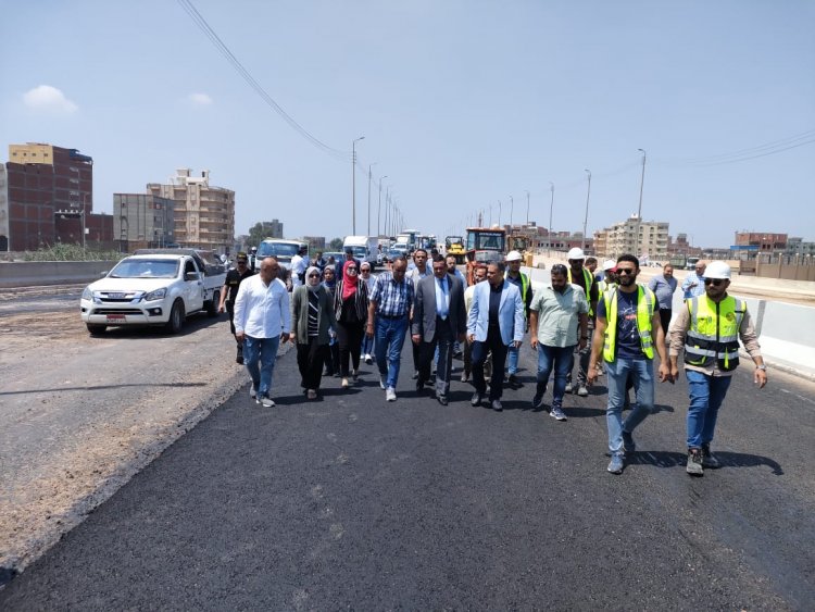 محافظ البحيرة يتابع أعمال تطوير محور الليثي بدمنهور