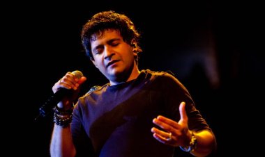 وفاة المغني الهندي كريشناكومار كوناث أثناء غنائه على المسرح