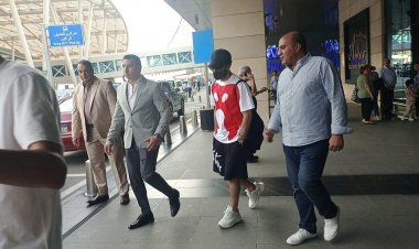 وسط إجراءات أمنية مكثفة.. محمد صلاح يصل مطار القاهرة