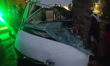 صور ترصد حادث التصادم المروع بين ميكروباص ومينى باص بالصف