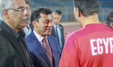 صور | وزير الرياضة ومجلس اتحاد الكرة في مران المنتخب