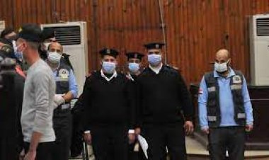 وصول رجل الأعمال محمد الهواري لحضور جلسة محاكمة نجله