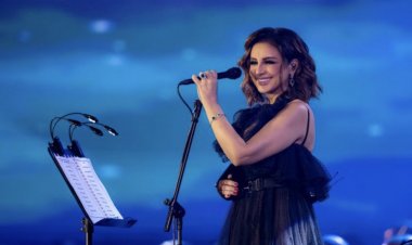 بعد أزمتها الصحية الأخيرة.. أول ظهور لـ أنغام بـ«رباط الكتف» في حفلها بجدة